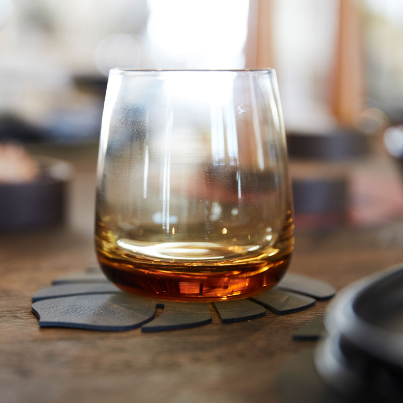 989965 Nupo dark green подстаканник лист монстеры 14х12 см, толщина 1,6мм;LIND DNA  - Вид №1