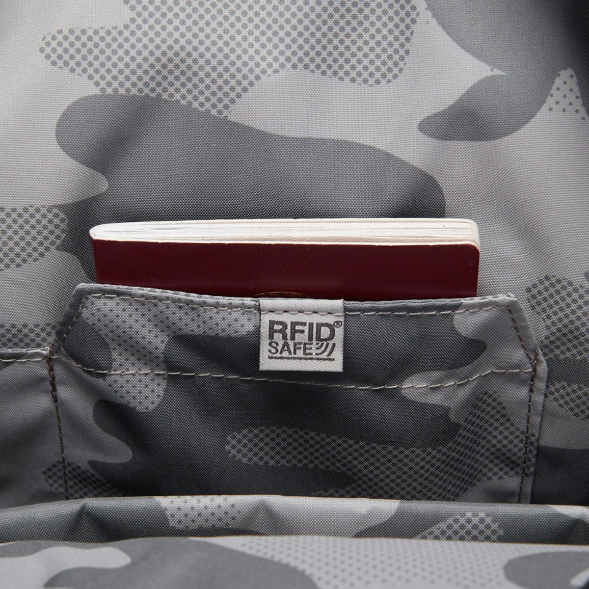 35110100 Рюкзак антивор Anti-Theft Backpack 15L PacSafe Pacsafe Go  - Вид №4