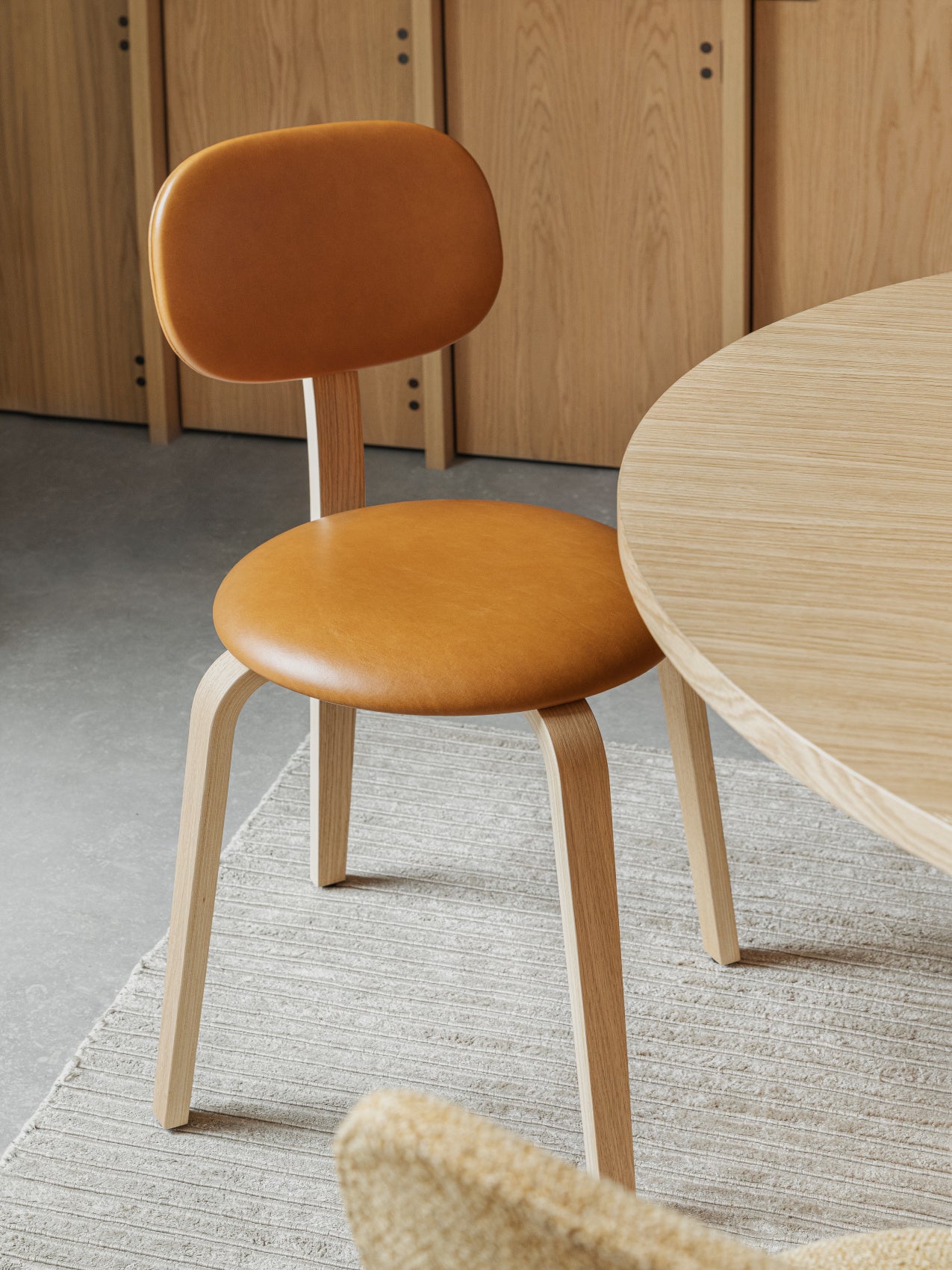 5709262050833 Afteroom Plus, Обеденный стул на деревянной основе, обитый LuceLight  - Вид №1