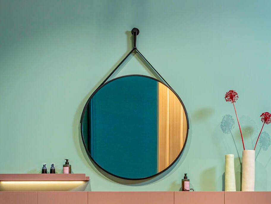 Зеркало из искусственной кожи для ванной комнаты с настенной рамкой Arbi Arredobagno PENDANT ARCH-00128431 - Вид №1