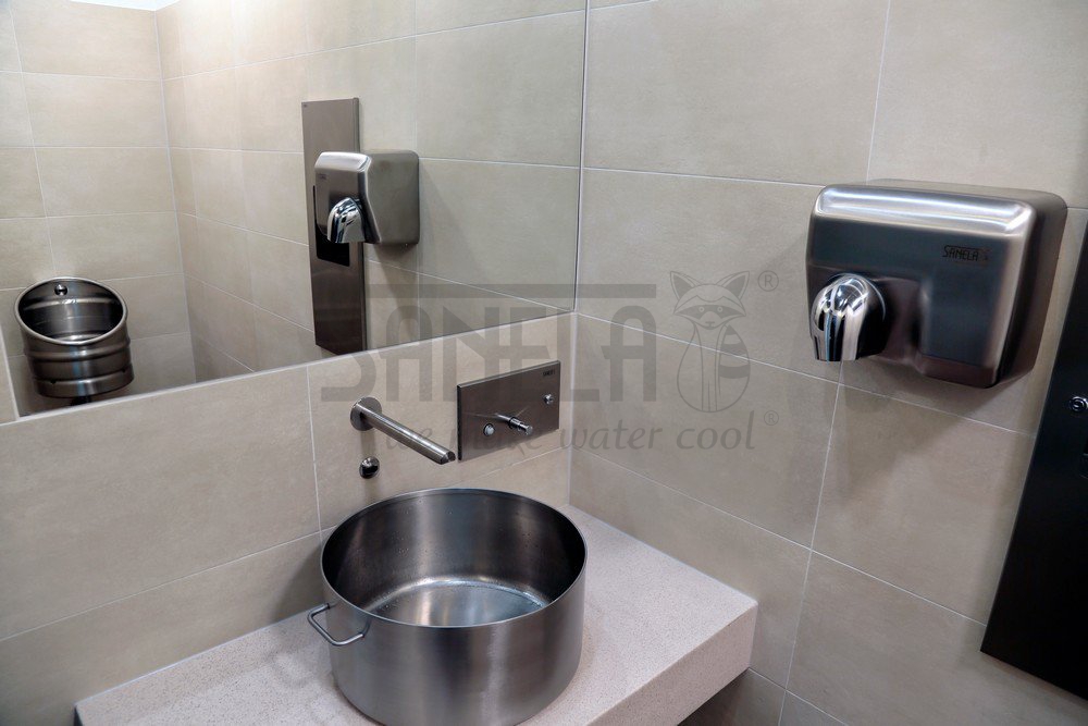 03392 Комплект автоматического нержавеющего настенного плеча вытекания для монтажа в мойку, глянцевая поверхность, 6 В SANELA  - Вид №1