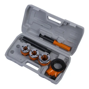 Набор клуппов и плашкодержатель Spartaс трещоткой 6 предметов