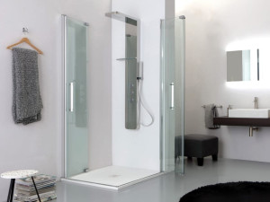 Угловая душевая кабина с раздвижной дверью