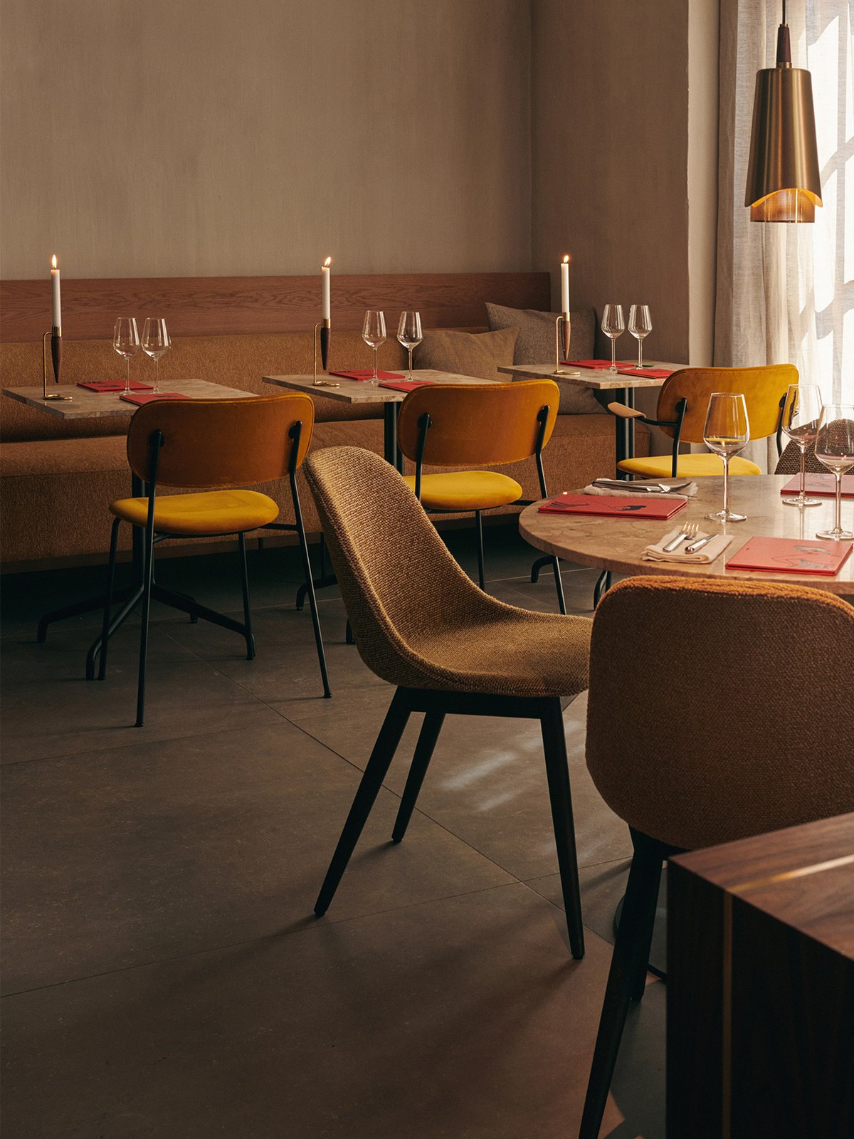 9395004-010601ZZ MENU Боковой обеденный стул Harbour, деревянная основа, обитый Темный мореный дуб | Дакар - 0311  - Вид №6