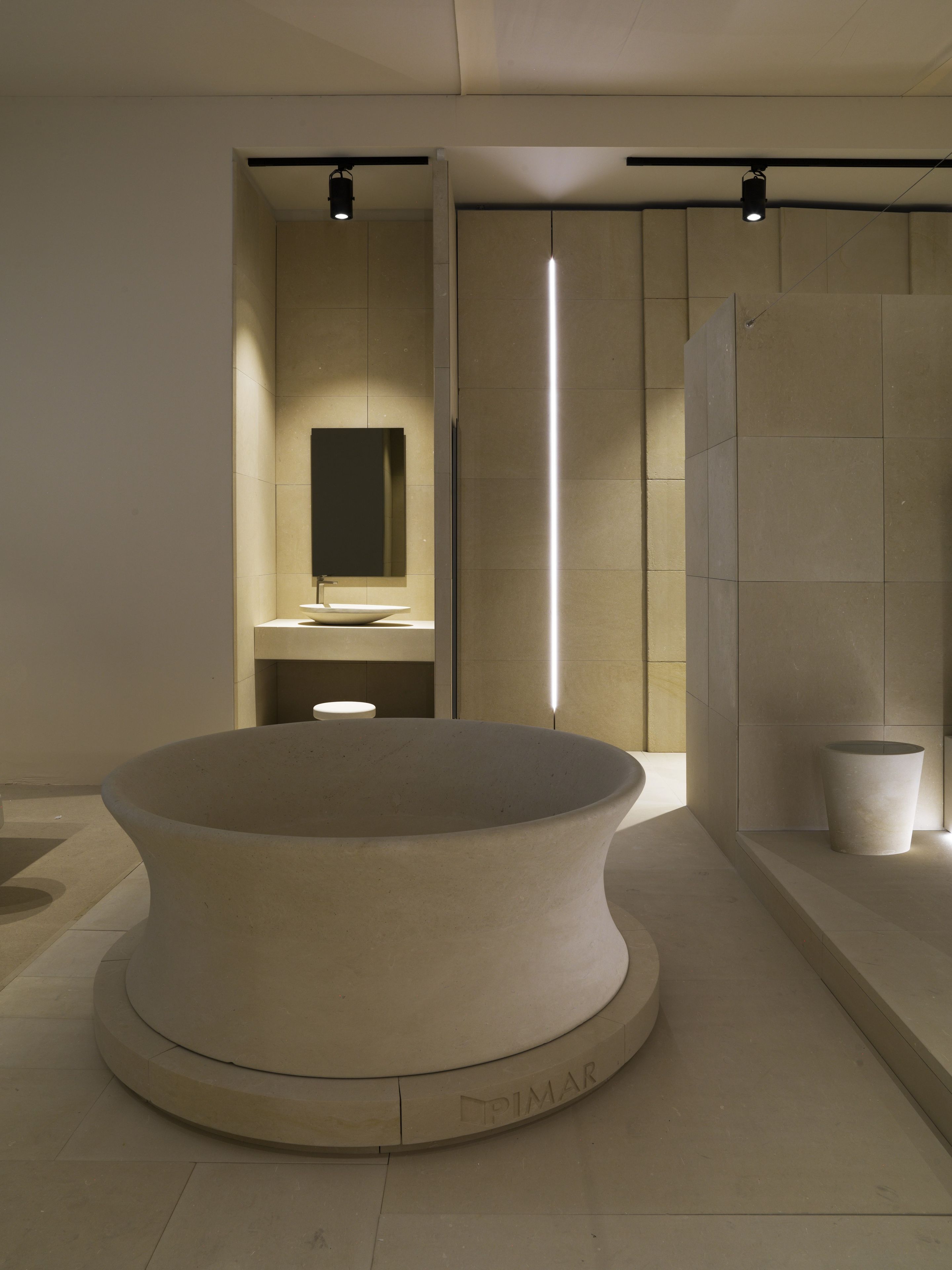 Ванна в центре комнаты из камня Лечче PIMAR V32 ARCH-00077949 - Вид №1