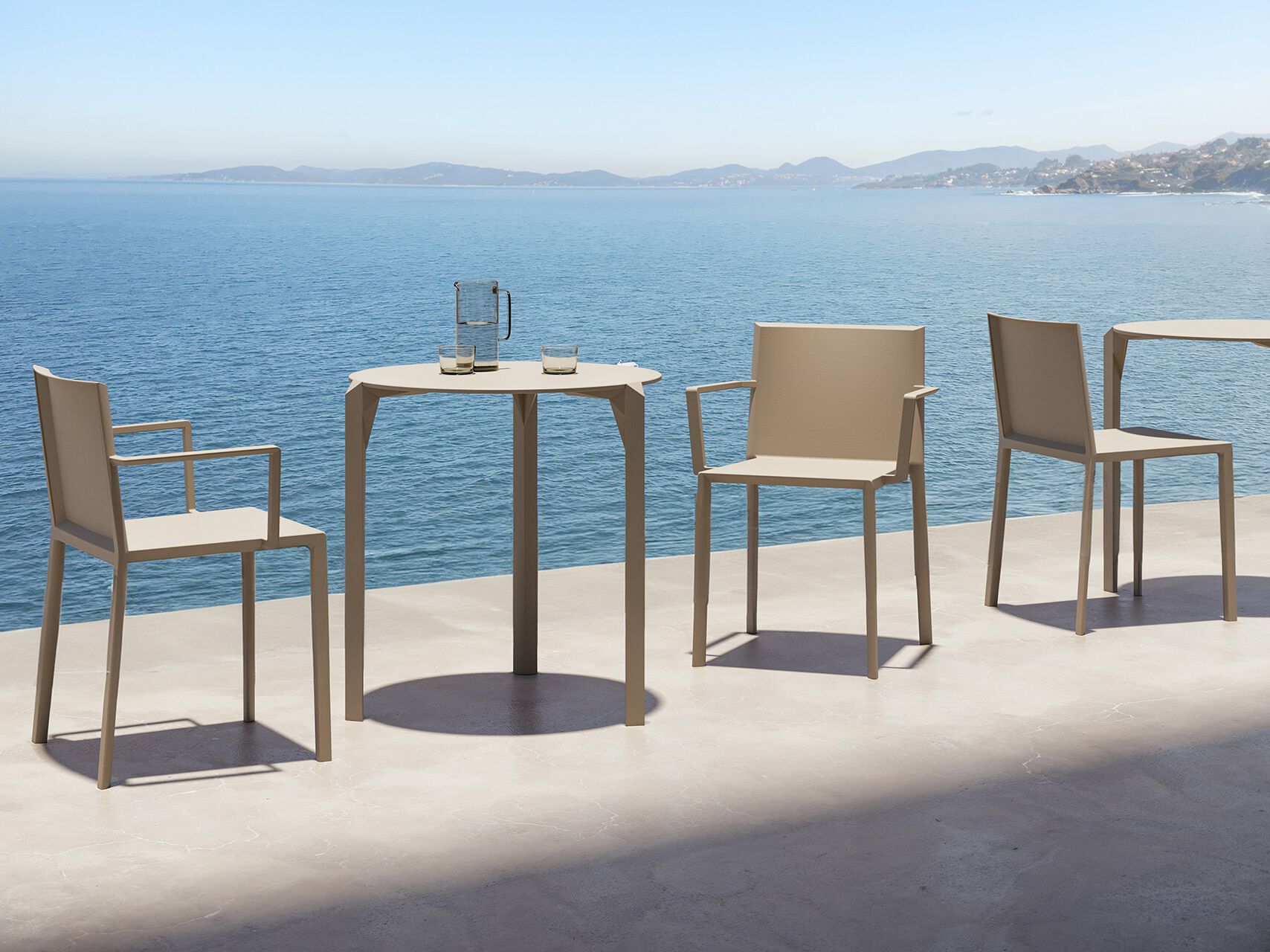 Полипропиленовый круглый садовый стол Vondom кварц ARCH-00022712 - Вид №1