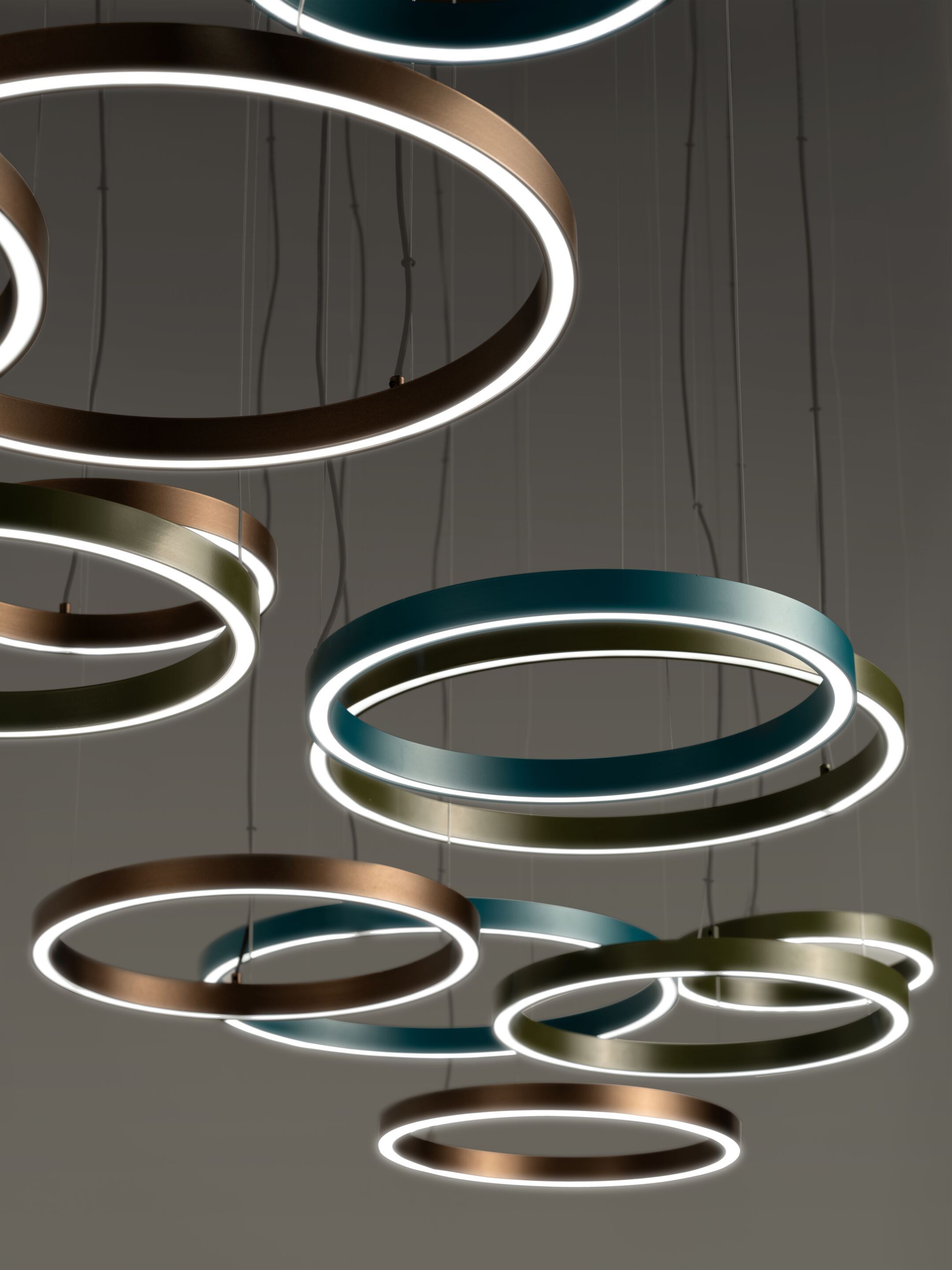 Алюминиевый светодиодный подвесной светильник Euroluce Lampadari Henos ARCH-00089974 - Вид №2