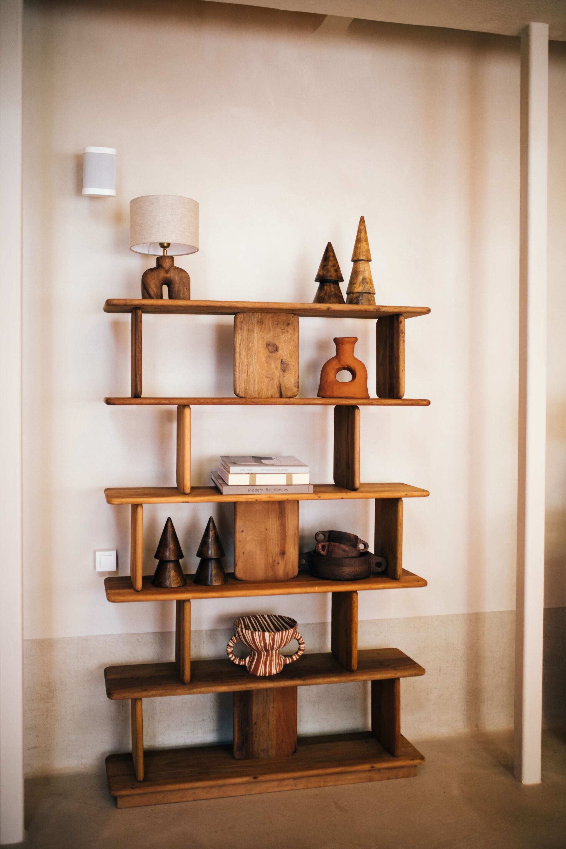 Рециркулированный деревянный самонесущий книжный шкаф POMAX ARCH-00106516 - Вид №6