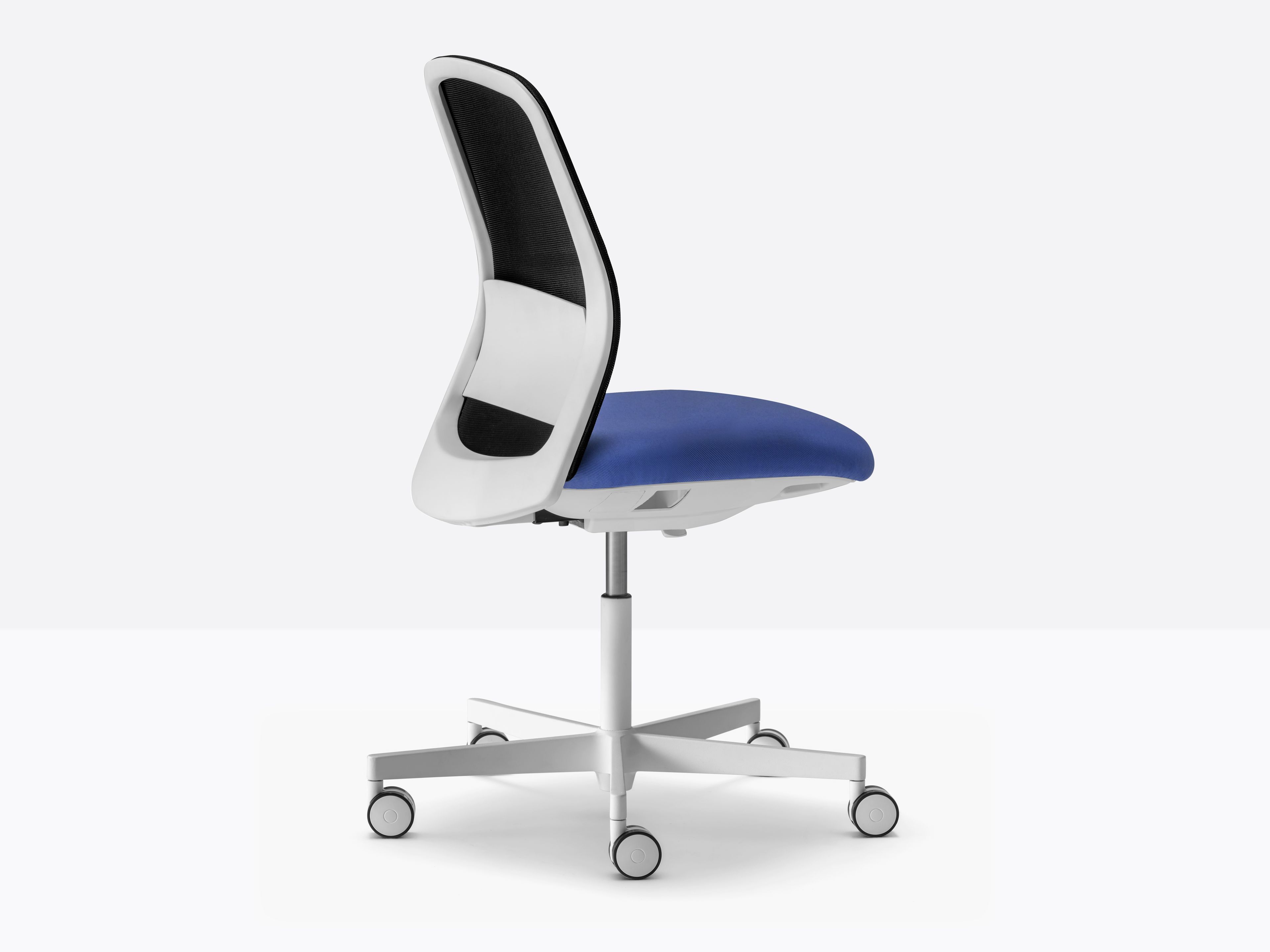 5-спицевое вращающееся сетчатое офисное кресло с колесами Pedrali Polar ARCH-00142065 - Вид №2