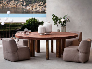 Круглый садовый стол из красного дерева