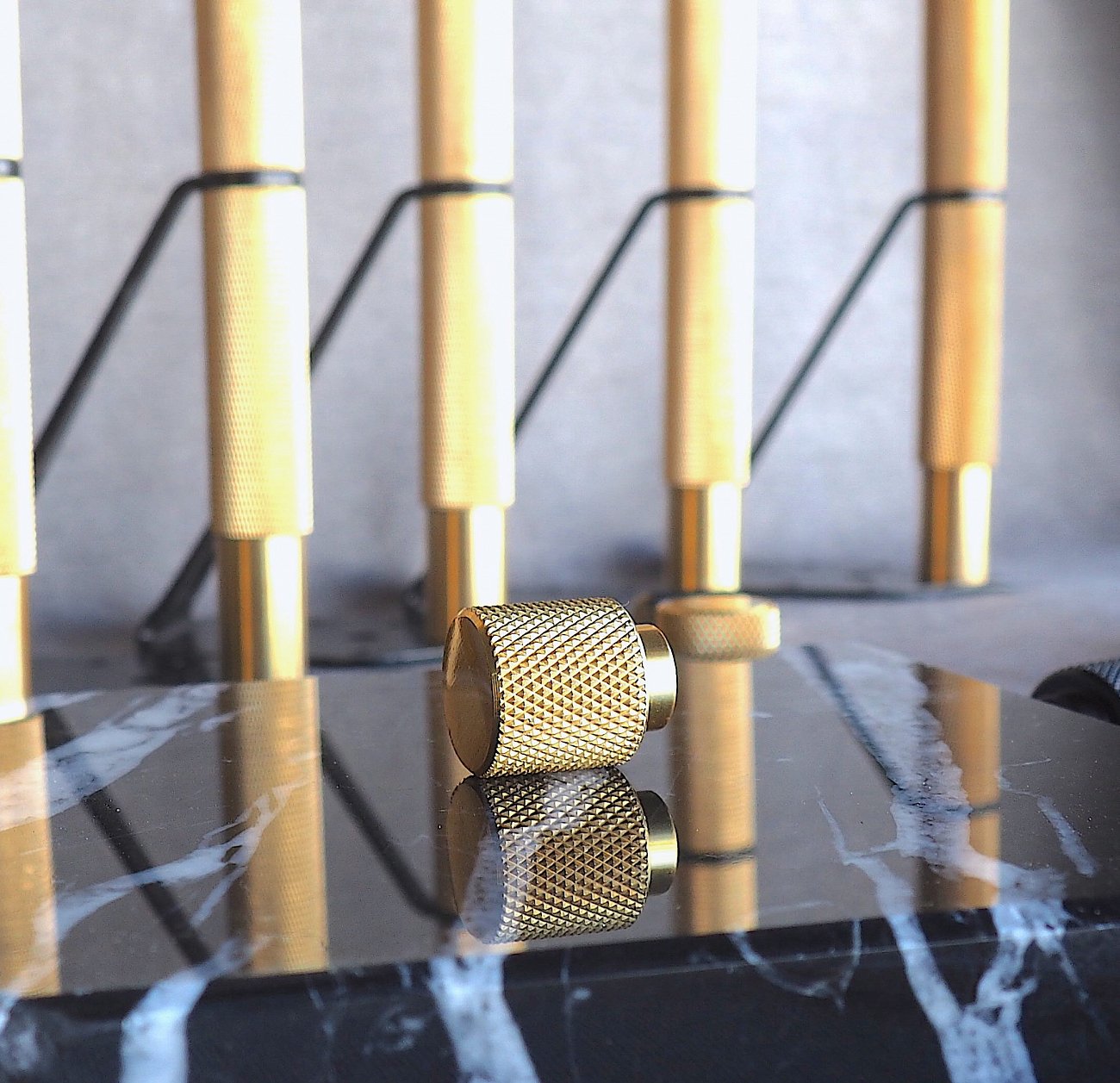 Тумба под телевизор с дверцами 61х182 см серая Moon BRAGIN DESIGN MOON 00-3862426 Серый - Вид №1