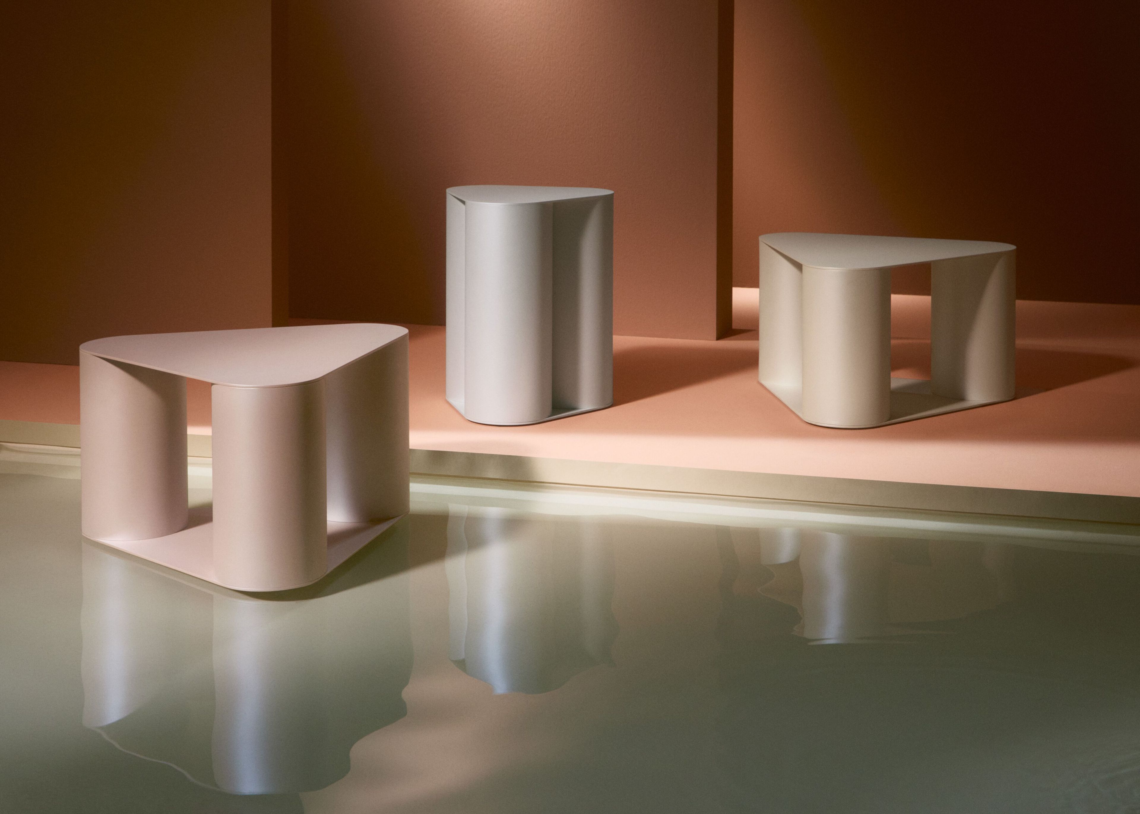 Металлический треугольный журнальный столик Saba Italia TRES ARCH-00078888 - Вид №4