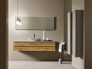 Состав ванной комнаты с подвесным умывальником, держателем для полотенец и зеркалом