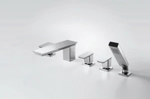 Смеситель на ванну  на пять отверстий PHILLIS F556101C bravat