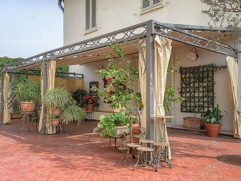 L'Officina by Adami Пристроенная пергола со стеклом и каналом для сбора воды sun-id-1377483 - Вид №2