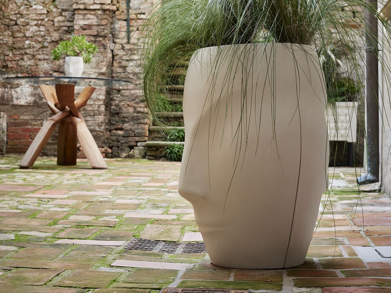 Перерабатываемый двухкомпонентный садовый горшок из смолы Ellemura Constantin ARCH-00070381