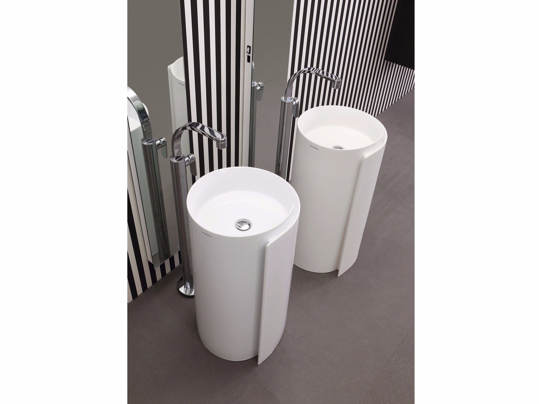 Керамическая отдельно стоящая круглая одиночная раковина Ceramica Flaminia Roll ARCH-00038668