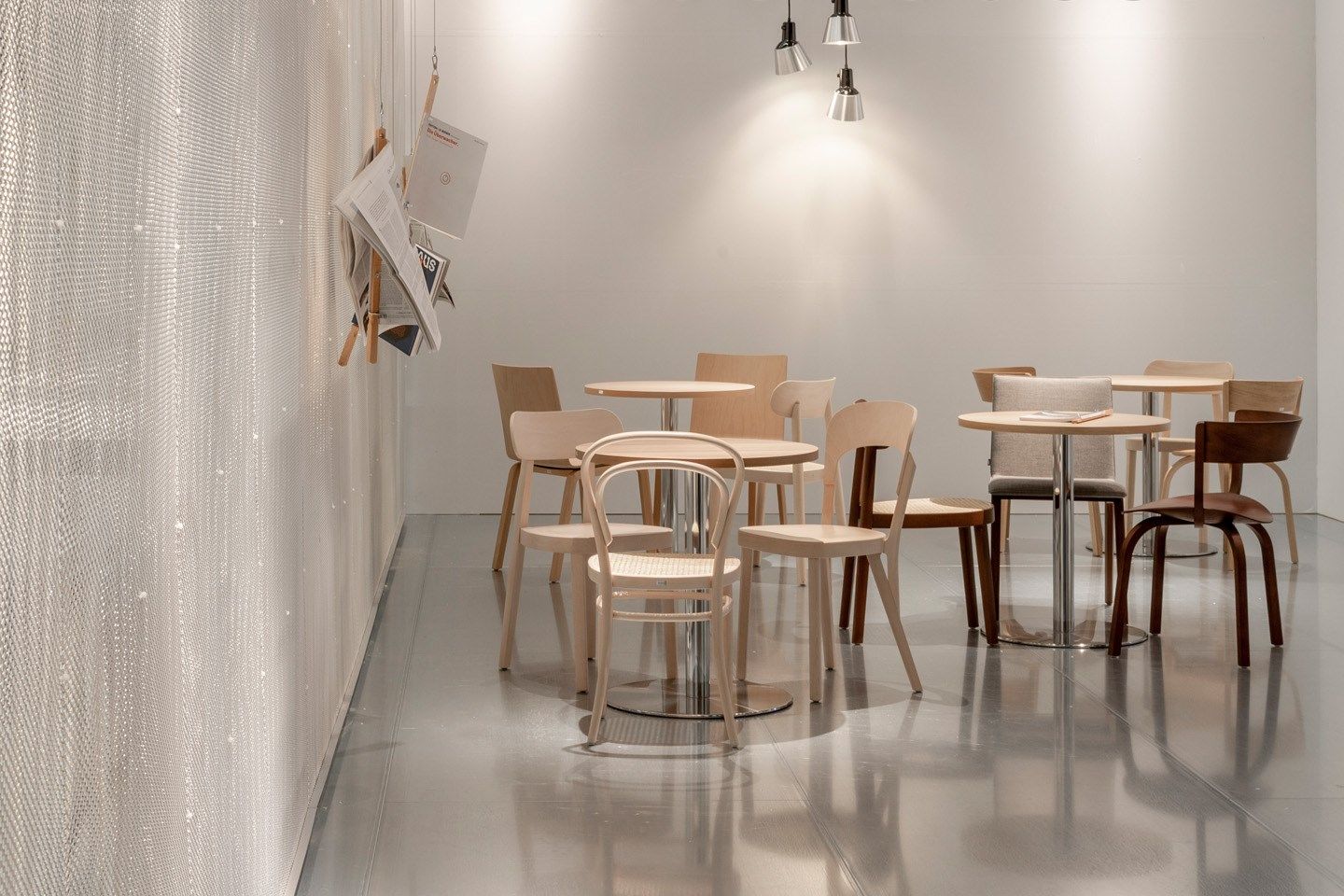 Круглый стол из нержавеющей стали и дерева THONET S 1123 ARCH-00093080 - Вид №2