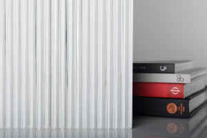 FSRT525 Профиль Castglass выравнивает стекло в дизайне Corduroy + shimmer (вертикальное) Forms-surfaces