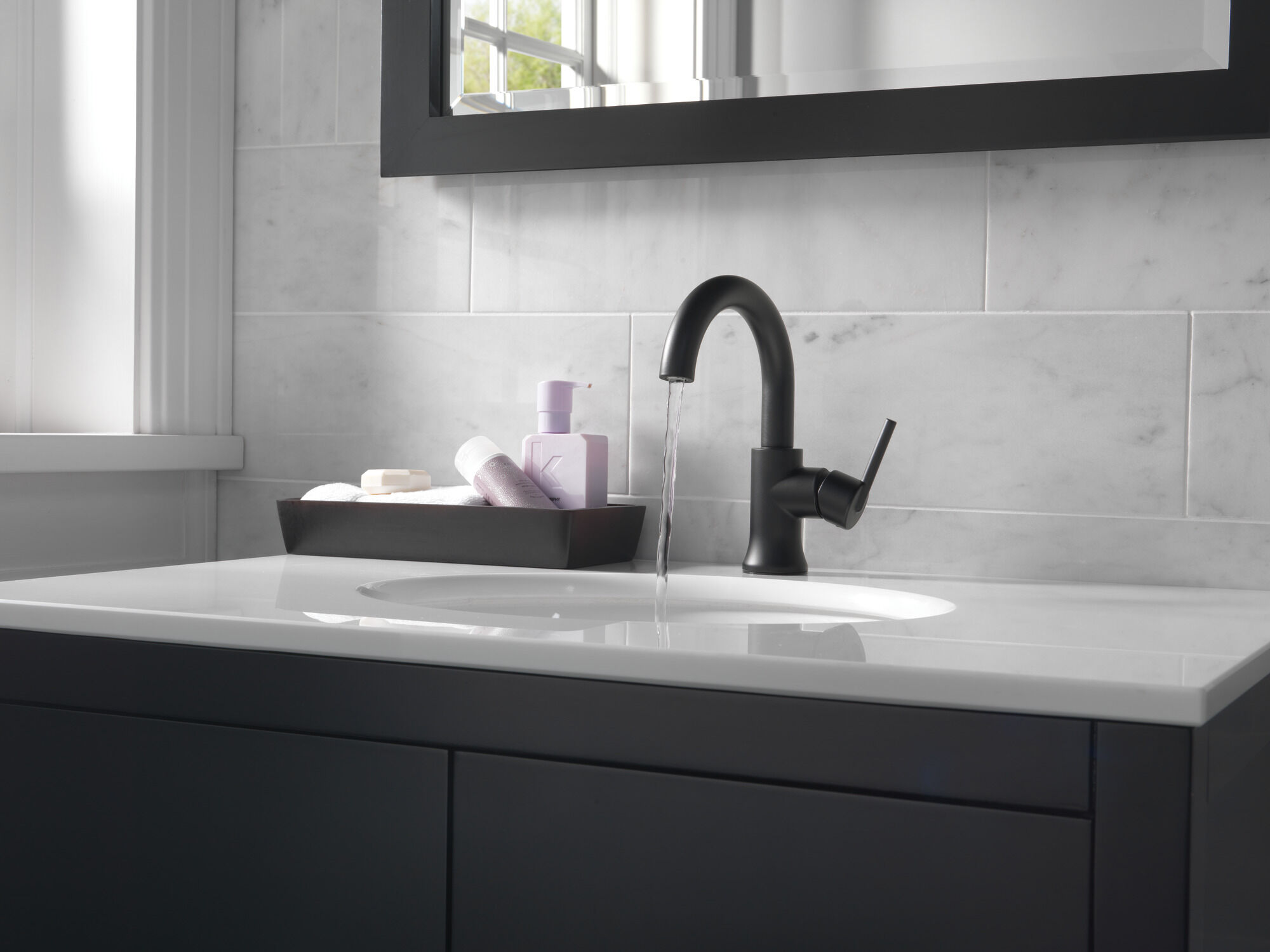 559HA-BL-DST Смеситель для ванной с одной ручкой Delta Faucet Trinsic Матовый черный  - Вид №3