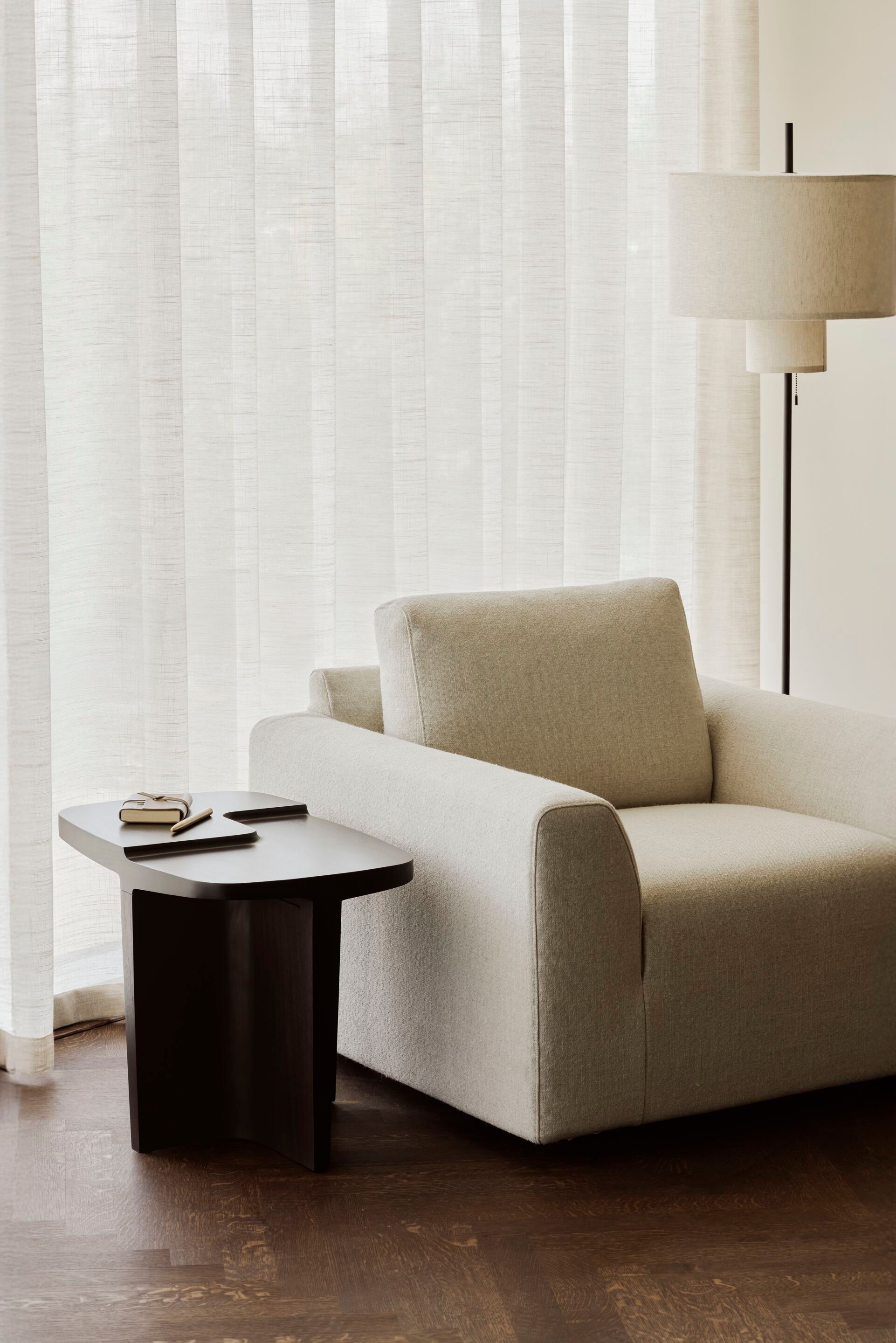 Прямоугольный журнальный столик из красного дерева Ethnicraft Brutalist ARCH-00097353 - Вид №6