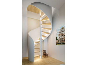 Винтовая лестница со светодиодами