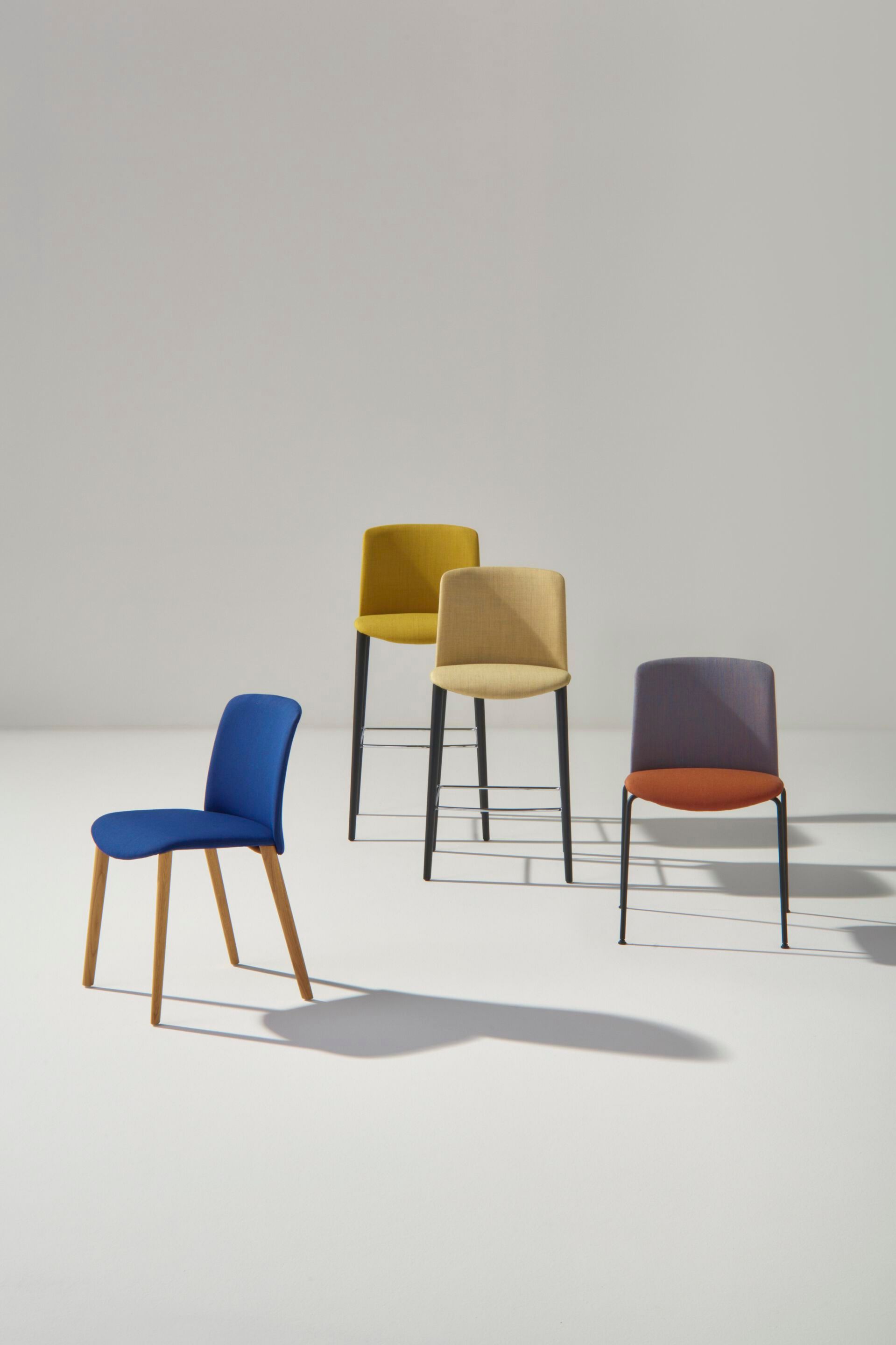 Высокий деревянный мягкий стул с подставкой для ног Arper Mixu 02 ARCH-00024589 - Вид №3