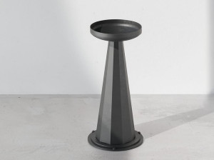 Металлическая пепельница для общественных мест