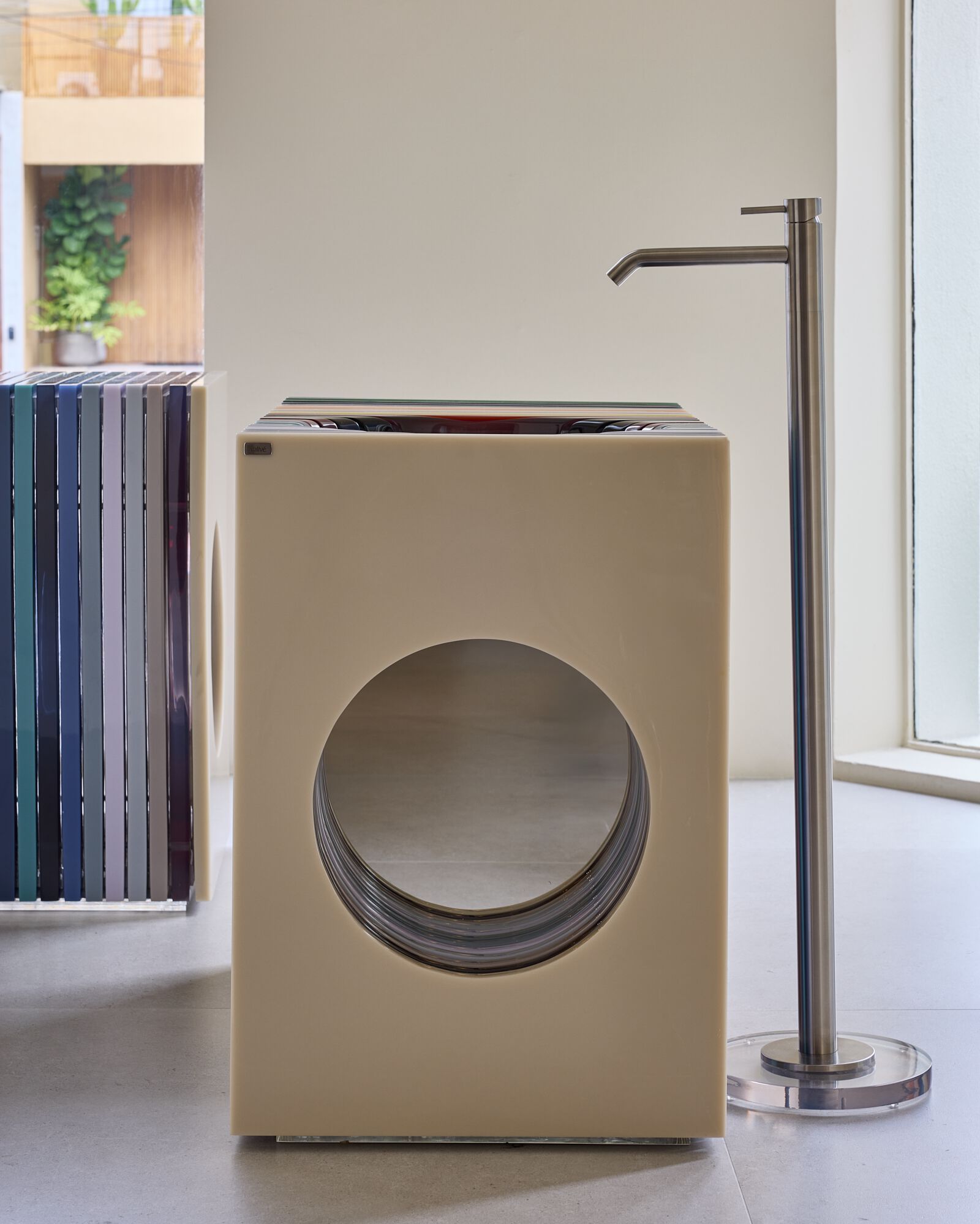 Отдельно стоящий умывальник из смолы Vallvé Tomos ARCH-00109968 - Вид №3