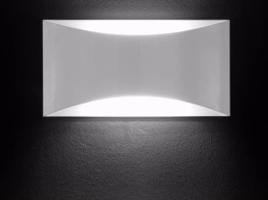 Окрашенный металлический настенный светильник