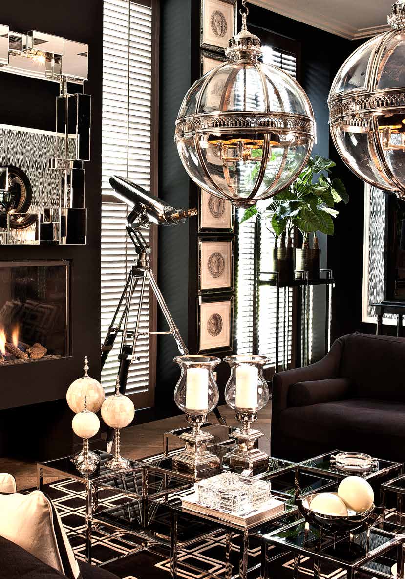 Подсвечник стеклянный черный Hurricane Datcha EICHHOLTZ  00-3882941 Прозрачный;черный  - Вид №3