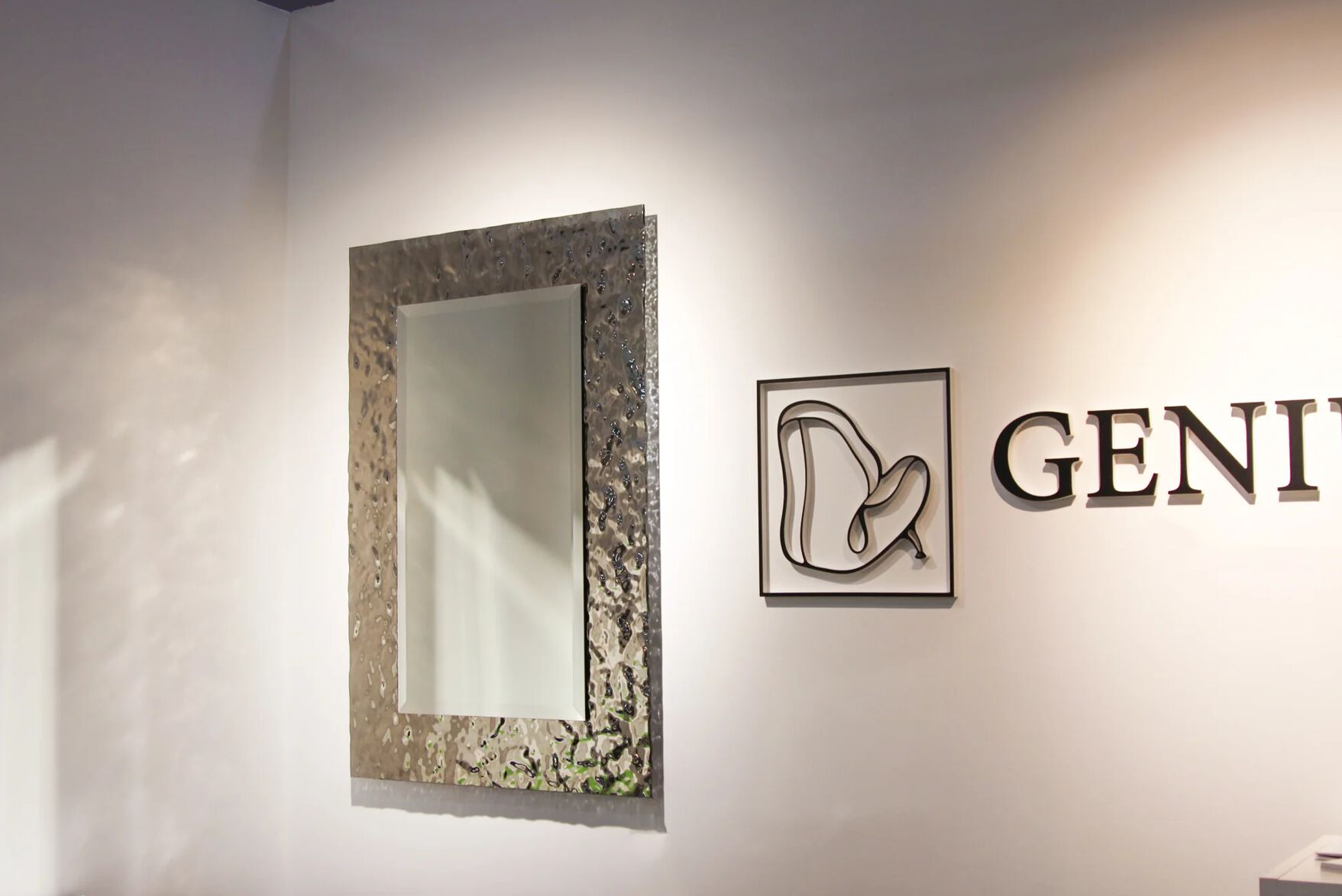 Прямоугольное настенное зеркало с рамкой PlusObject RECTANGLE ARCH-00091699