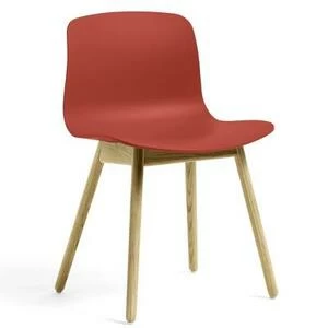 Стул AAC12, красный с ножками из лакированного дуба