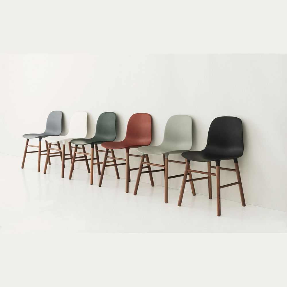 Стул без ручек Form с ножками из ореха 78х48х52 см, белый Normann Copenhagen 602822 - Вид №1