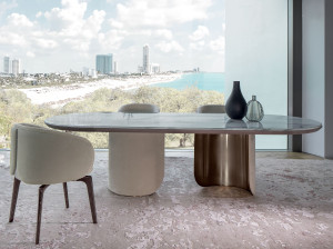 Овальный обеденный стол из натурального камня