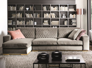 Бархатный диван с полуостровом