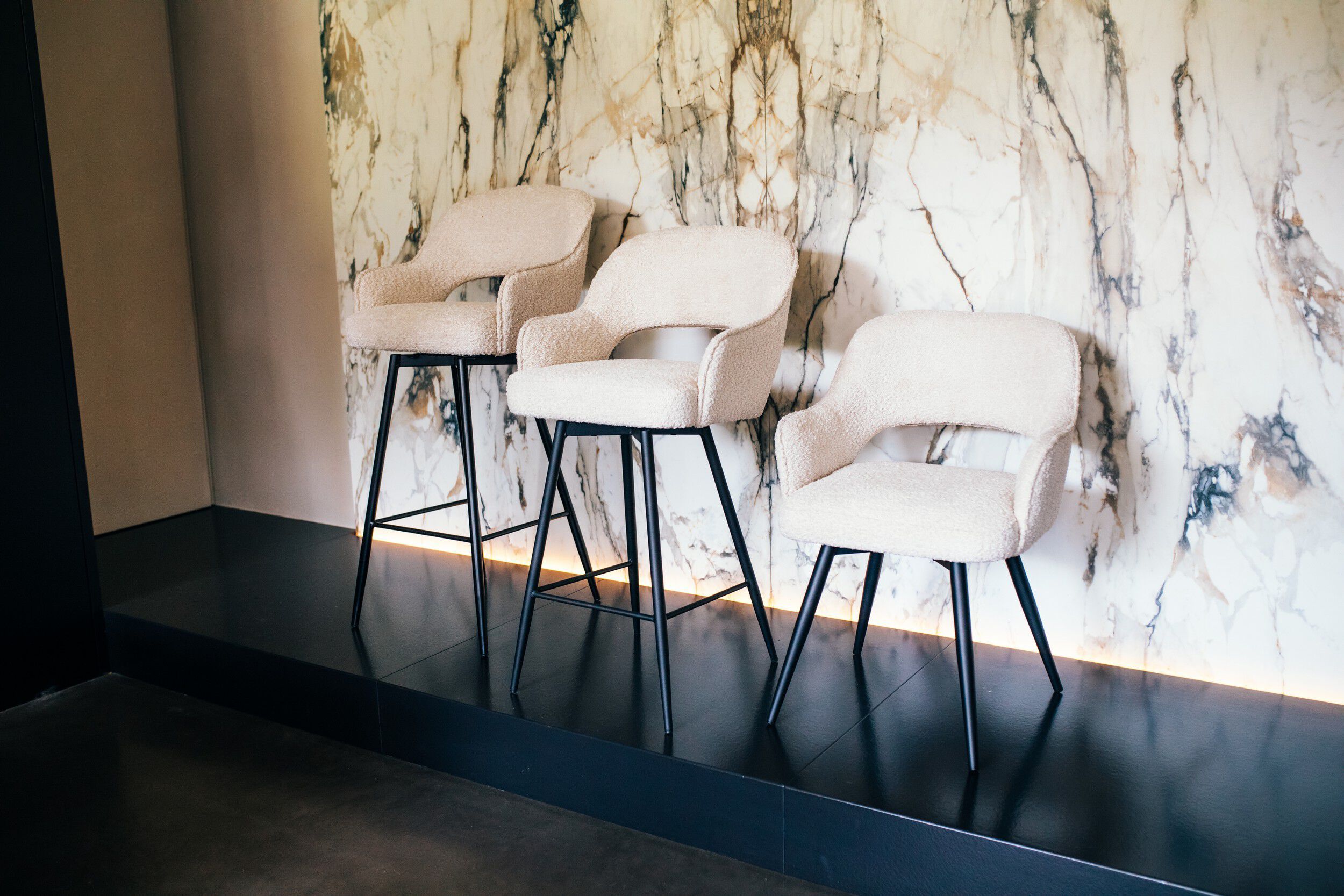 Высокий тканевый стул со спинкой POMAX Mercy ARCH-00113595 - Вид №4