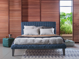 Съемная двуспальная кровать с капитонным изголовьем