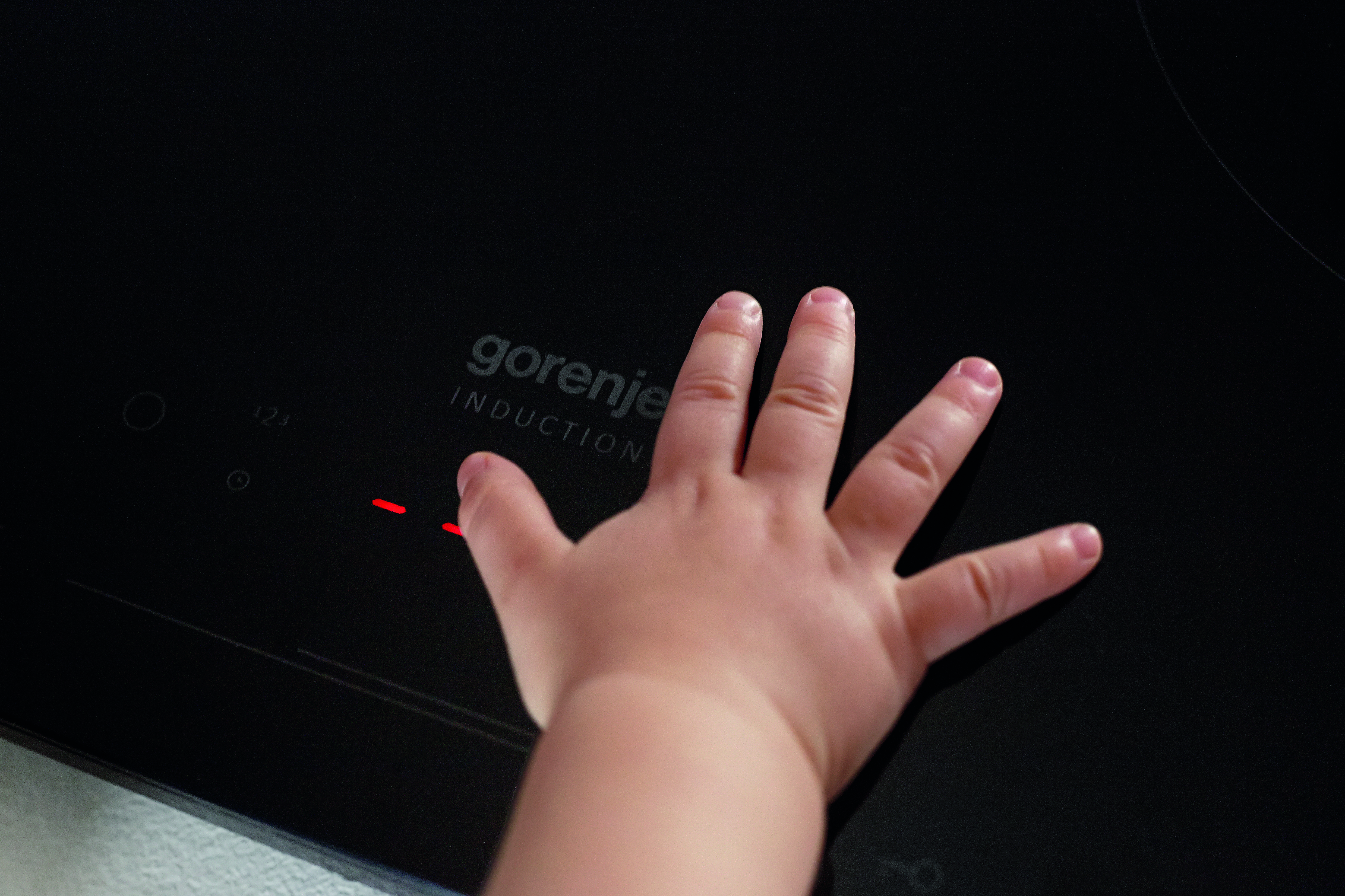 ICE3500DP Настольная электрическая плитка/ 2200вт, сенсорное управление, 2 конфорки,индукция, черный Gorenje Santreyd  - Вид №4