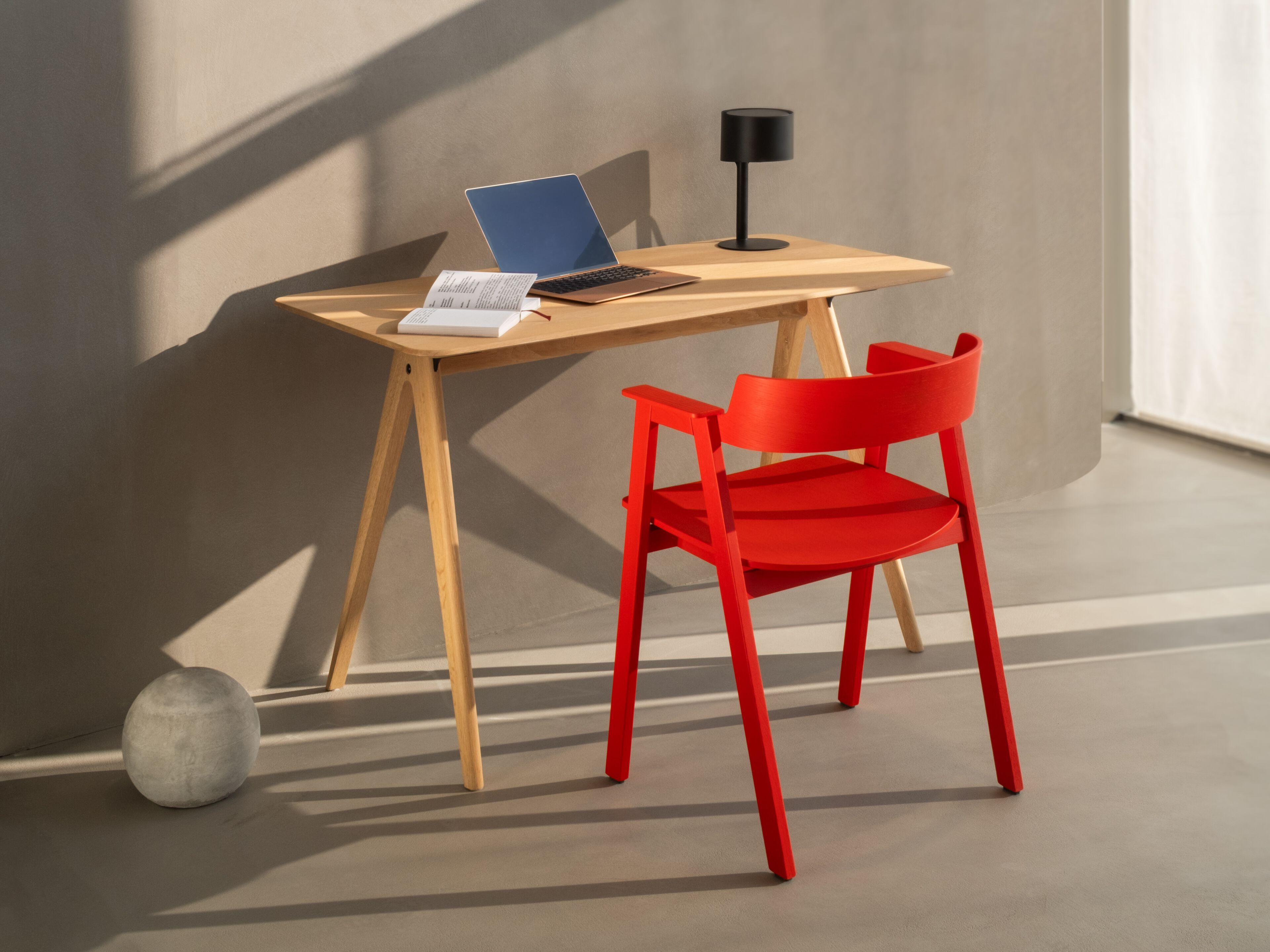 Стул из лакированного дуба с подлокотниками Gazzda FLIP ARCH-00109869 - Вид №3