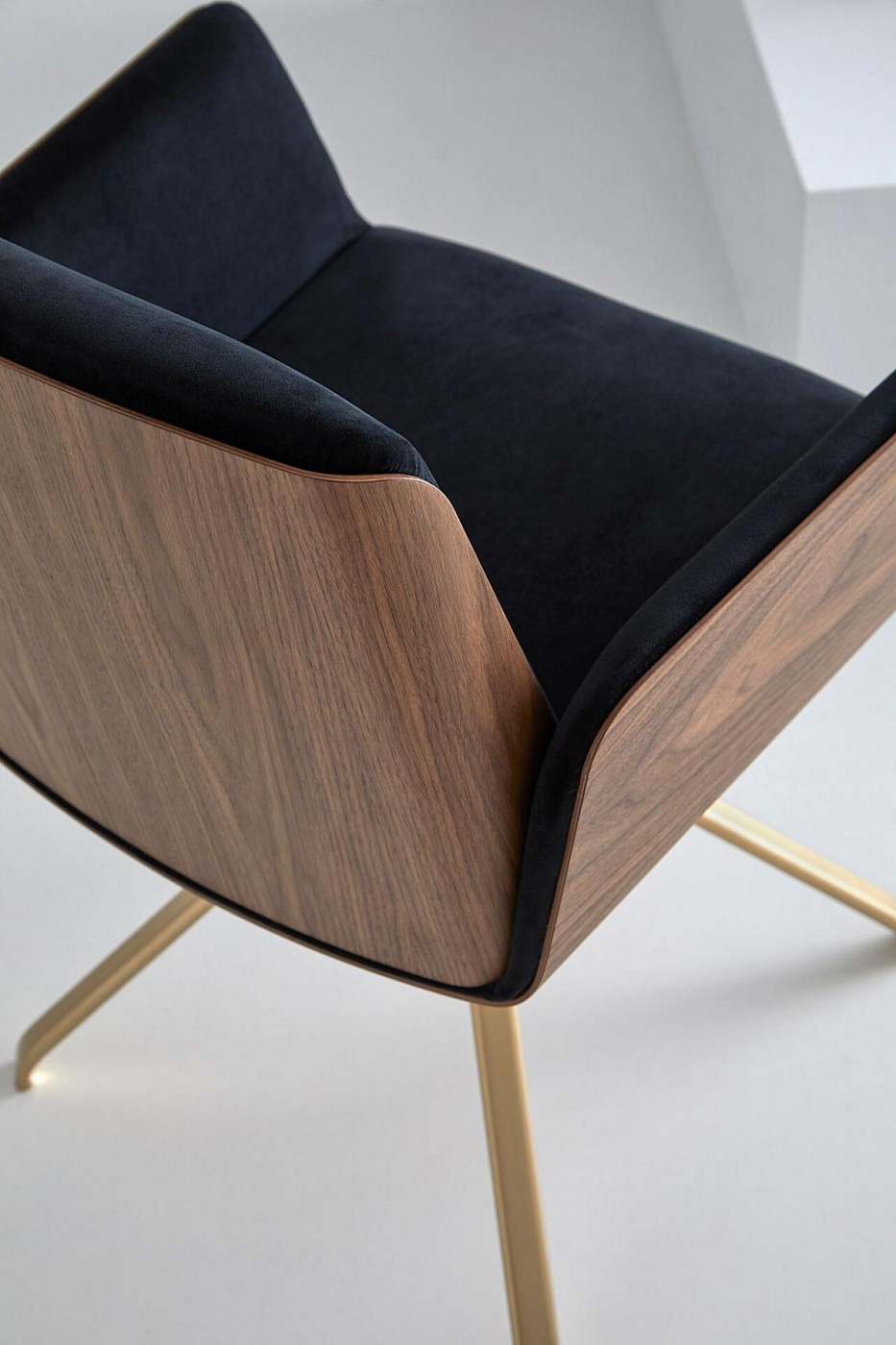 075557 Поворотное кресло Punt Mobles Hug Santreyd - Вид №7