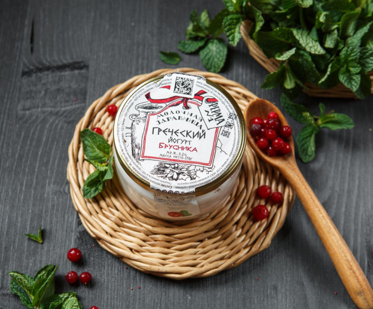 2022 Греческий йогурт "Брусника" 3,2% Вкусляндия 