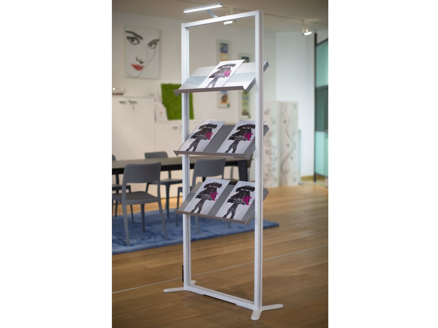 Металлическая светящаяся витрина с наклонными панелями STUDIO T InUno ARCH-00120317 - Вид №1