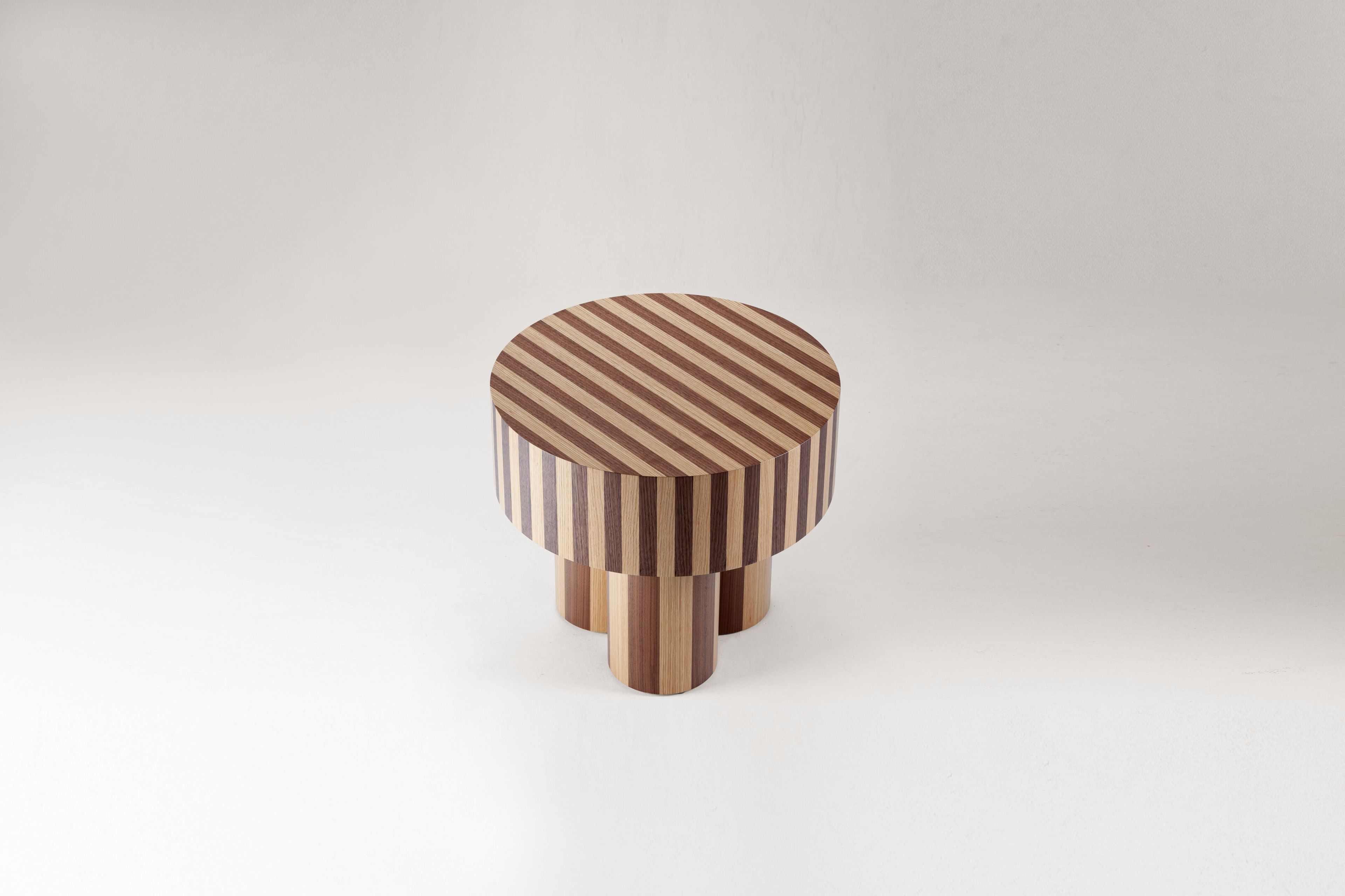 Высокий круглый журнальный столик из дуба и грецкого ореха DOOQ Nusa ARCH-00059477 - Вид №1