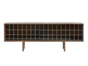 Шкаф из дерева и стекла с раздвижными дверями