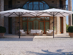 Зонт с телескопическим центральным полюсом