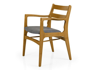 Деревянный стул с подлокотниками