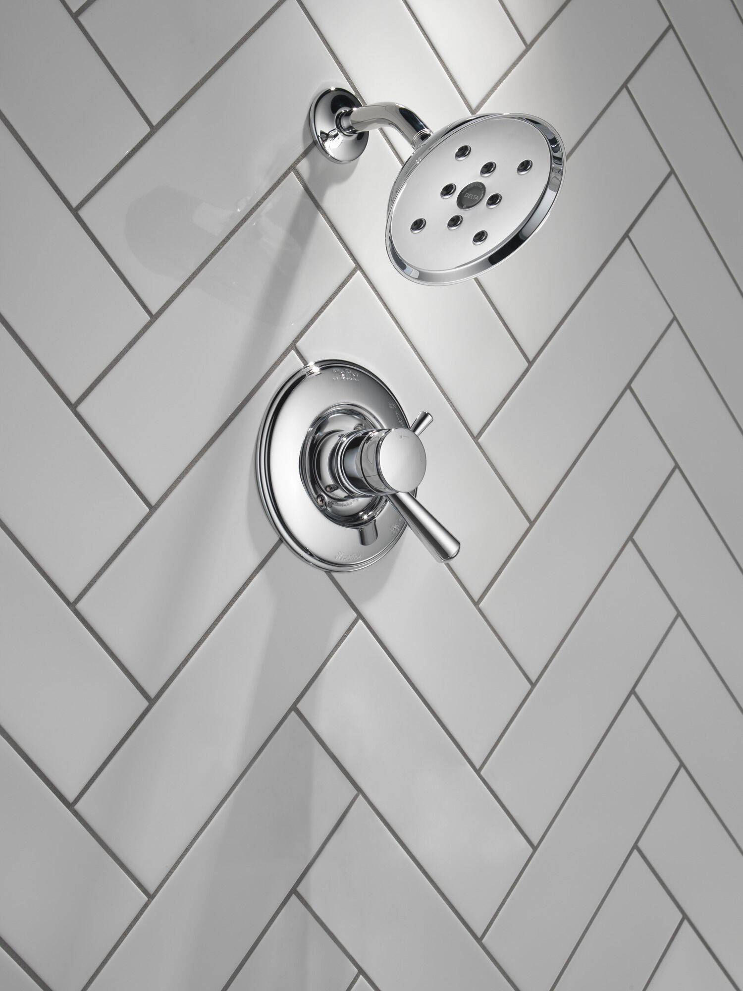 T17293 Традиционная душевая кабина серии Monitor® 17 H2Okinetic® Delta Faucet Linden Хром  - Вид №2