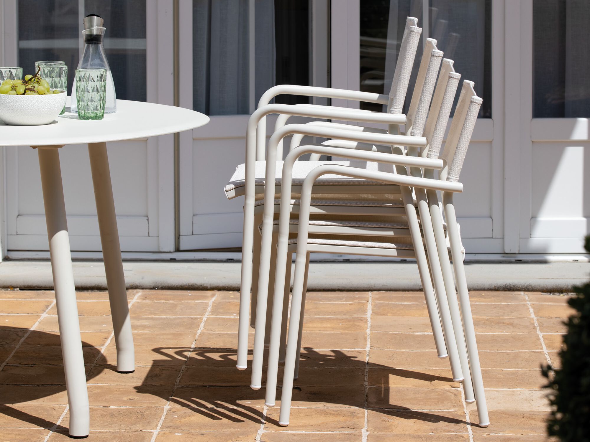 Штабелируемый алюминиевый садовый стул с подлокотниками и Batyline Vermobil Эмма ARCH-00047633 - Вид №3