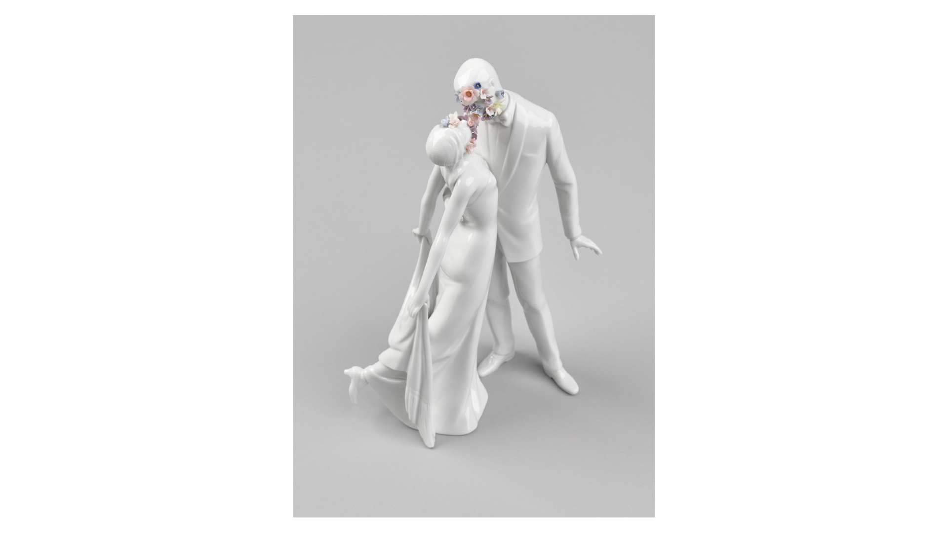 10669114 LLADRO Фигурка Lladro "Любовь I (цветы)" 21х32см Фарфор Lladró  - Вид №3